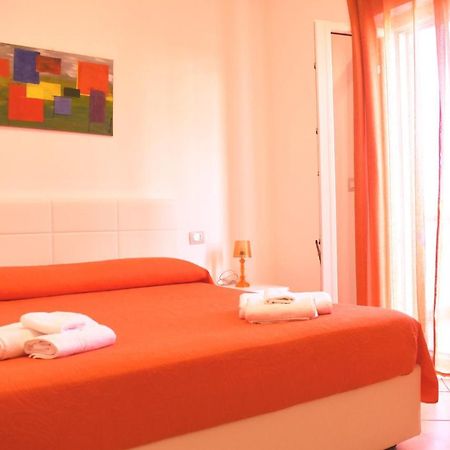 Bed & Breakfast Domus Pepe Scalea Buitenkant foto