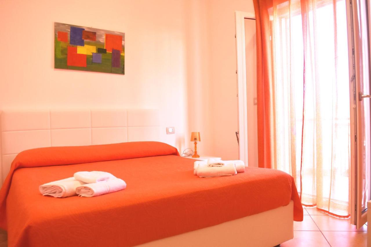 Bed & Breakfast Domus Pepe Scalea Buitenkant foto