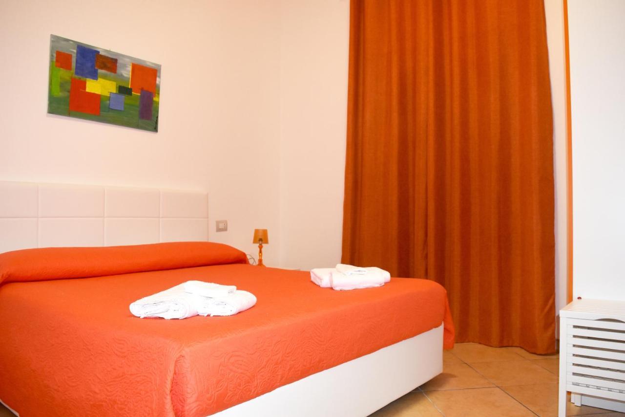 Bed & Breakfast Domus Pepe Scalea Buitenkant foto