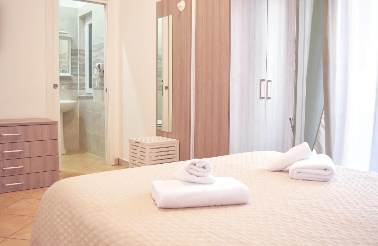 Bed & Breakfast Domus Pepe Scalea Buitenkant foto