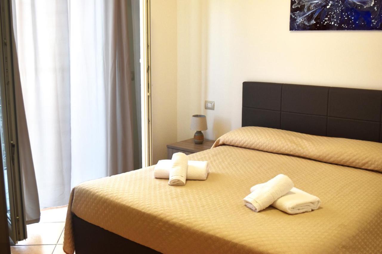 Bed & Breakfast Domus Pepe Scalea Buitenkant foto