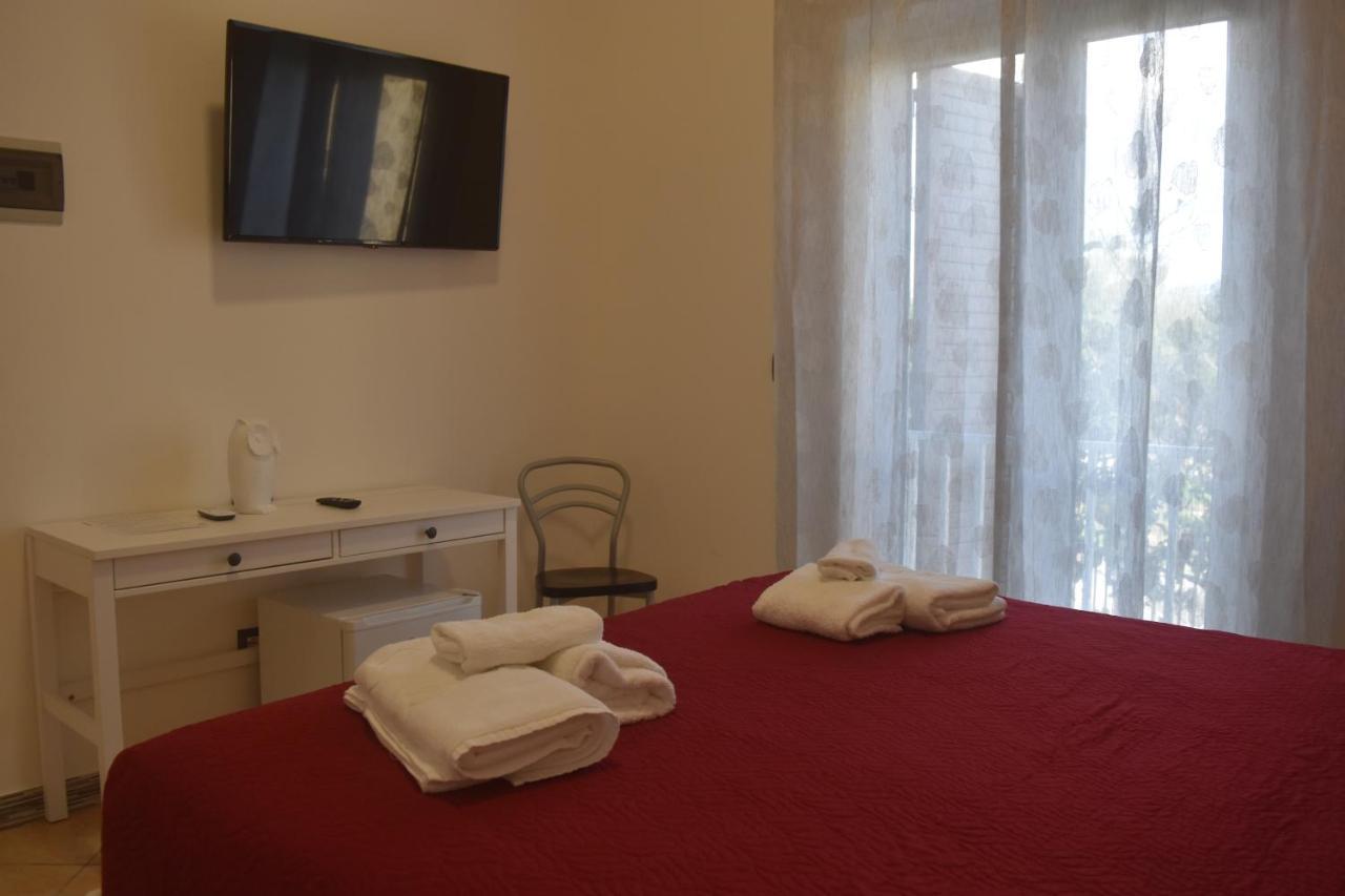 Bed & Breakfast Domus Pepe Scalea Buitenkant foto