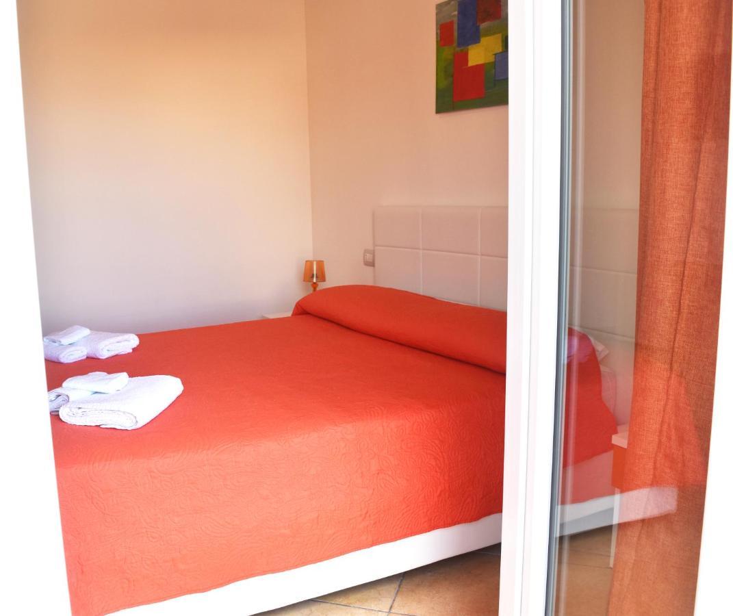 Bed & Breakfast Domus Pepe Scalea Buitenkant foto